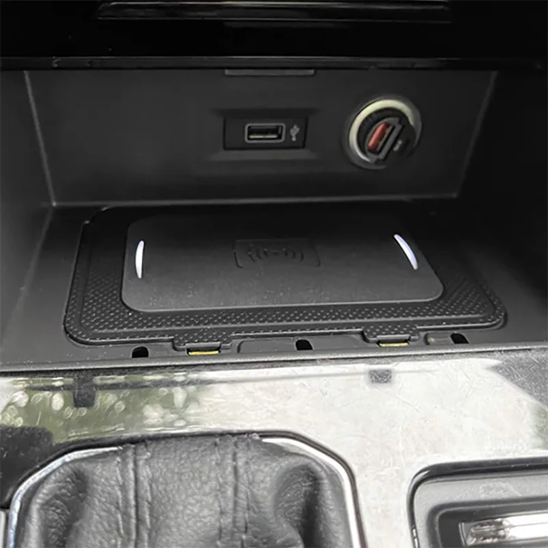 Car wireless charger for VW T-Cross T-Roc Jetta MK7 Teramont Phideon 15w fast phone charger charging panel pad phone holder - image 2