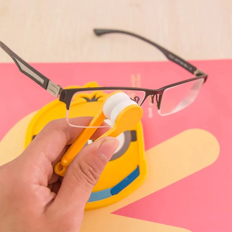 10x Portable Microfibre Glasses Cleaning Kit image 3