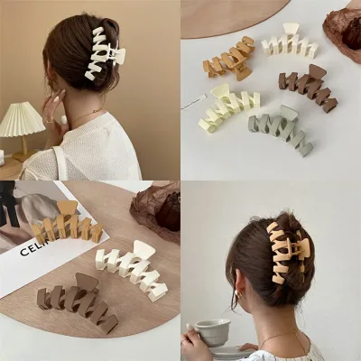 New Vintage Elegant Hair Claw Clips For Women Acrylic Geometric Irregular Shape Hollow Hair Claw Clips Fashion Hair Acce