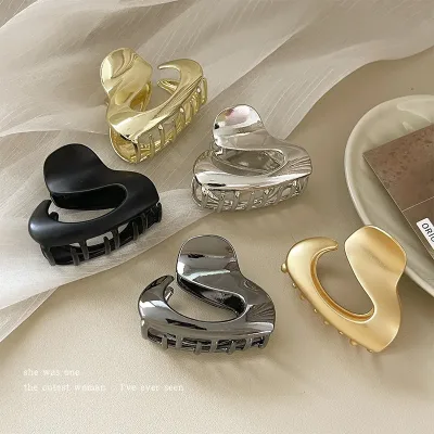 Korean Small Irregular Metal Catch Crab Hair Claw Clips for Women Girls Accessories Gold Silver Black Jaw Clamp Headdres