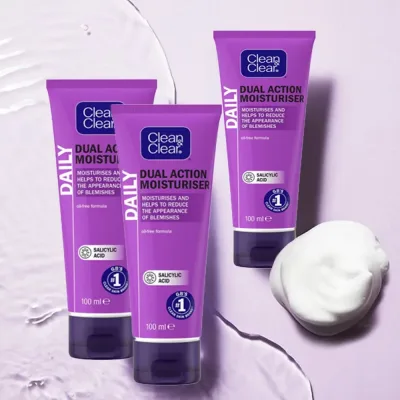 Clean and Clear Dual Action Oil-Free Moisturiser 100ml — 3-Pack